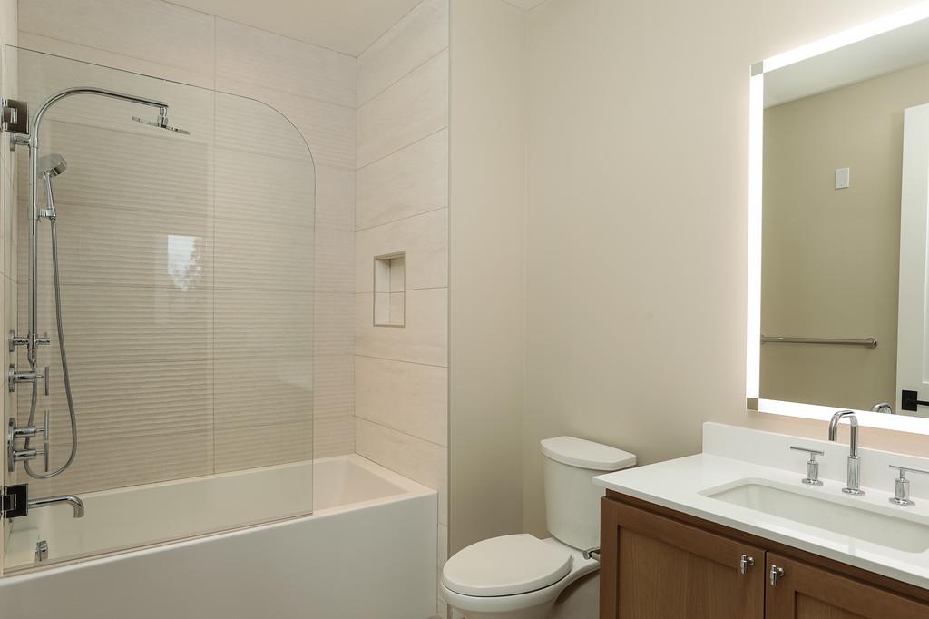 Detail Gallery Image 9 of 46 For 389 First St #21,  Los Altos,  CA 94022 - 2 Beds | 2/1 Baths
