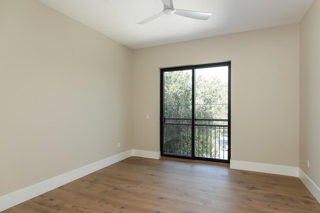 Detail Gallery Image 12 of 44 For 389 First St #24,  Los Altos,  CA 94022 - 3 Beds | 2/1 Baths