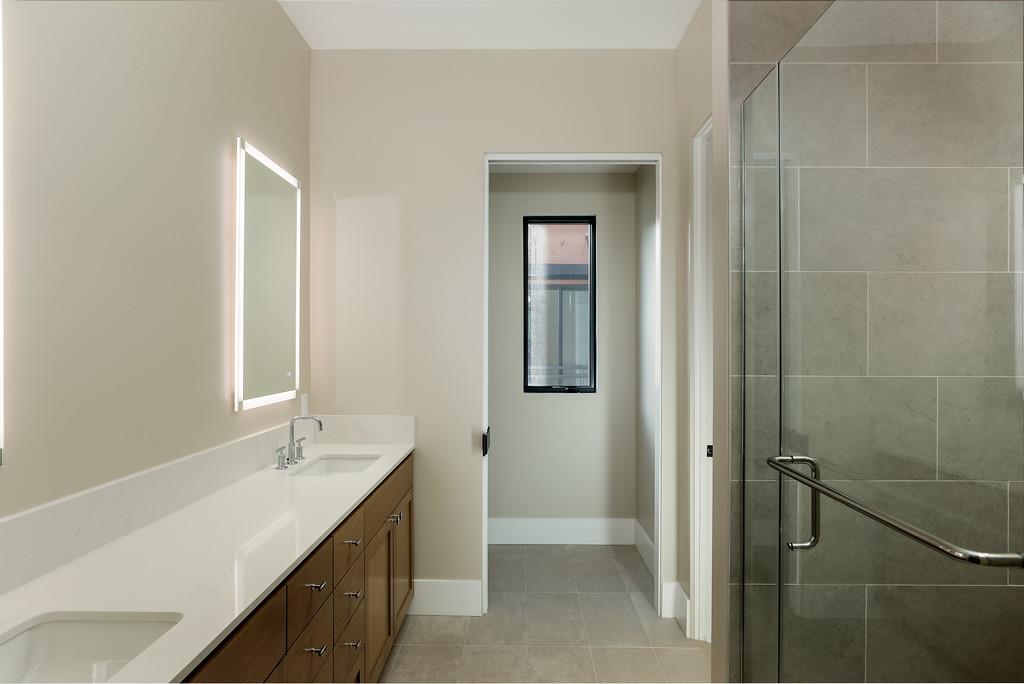 Detail Gallery Image 13 of 47 For 389 First St #24,  Los Altos,  CA 94022 - 3 Beds | 2/1 Baths