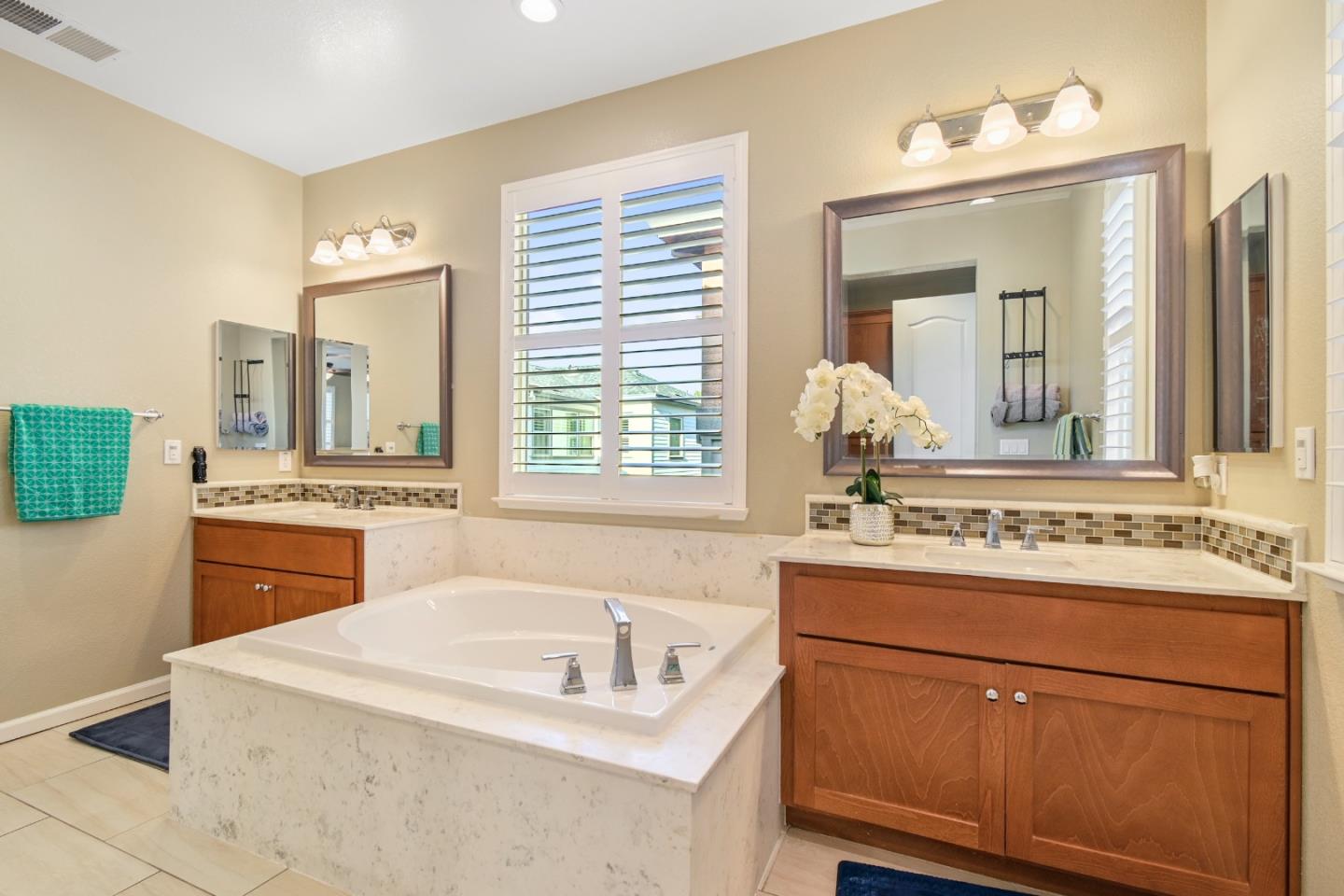 Detail Gallery Image 24 of 45 For 2082 Rovello Loop, Livermore,  CA 94550 - 3 Beds | 2/1 Baths
