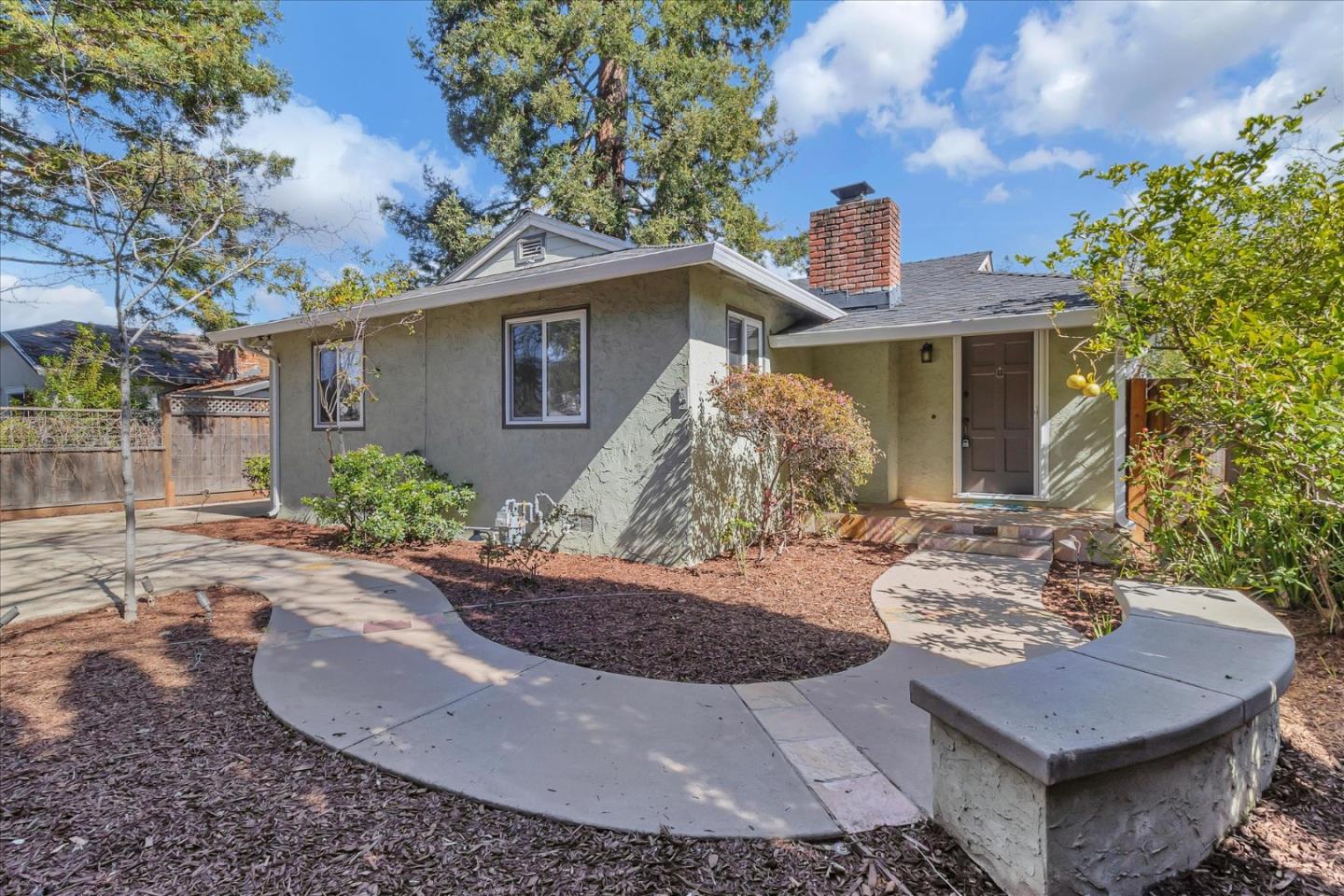 224 Willow Rd, Menlo Park, CA 94025