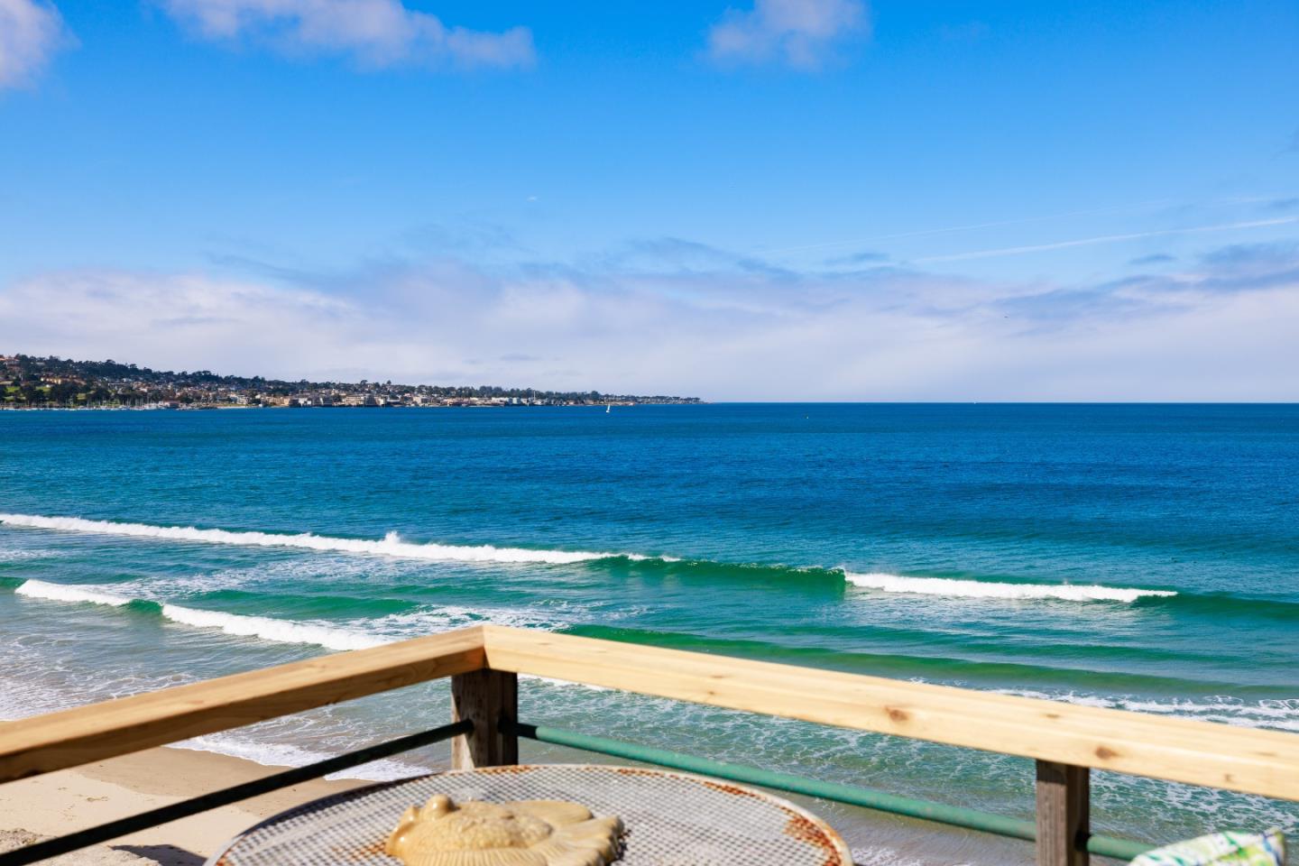 Detail Gallery Image 1 of 31 For 1 Surf Way #216,  Monterey,  CA 93940 - 1 Beds | 1 Baths