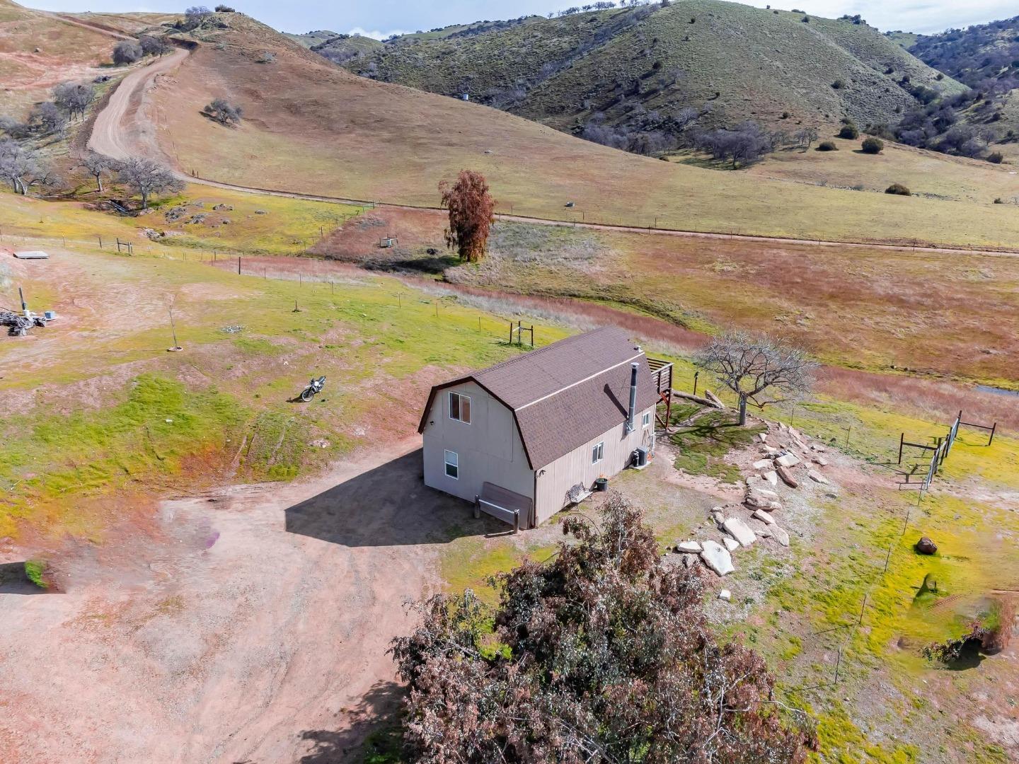 20094 Panoche Rd, Paicines, CA 95043