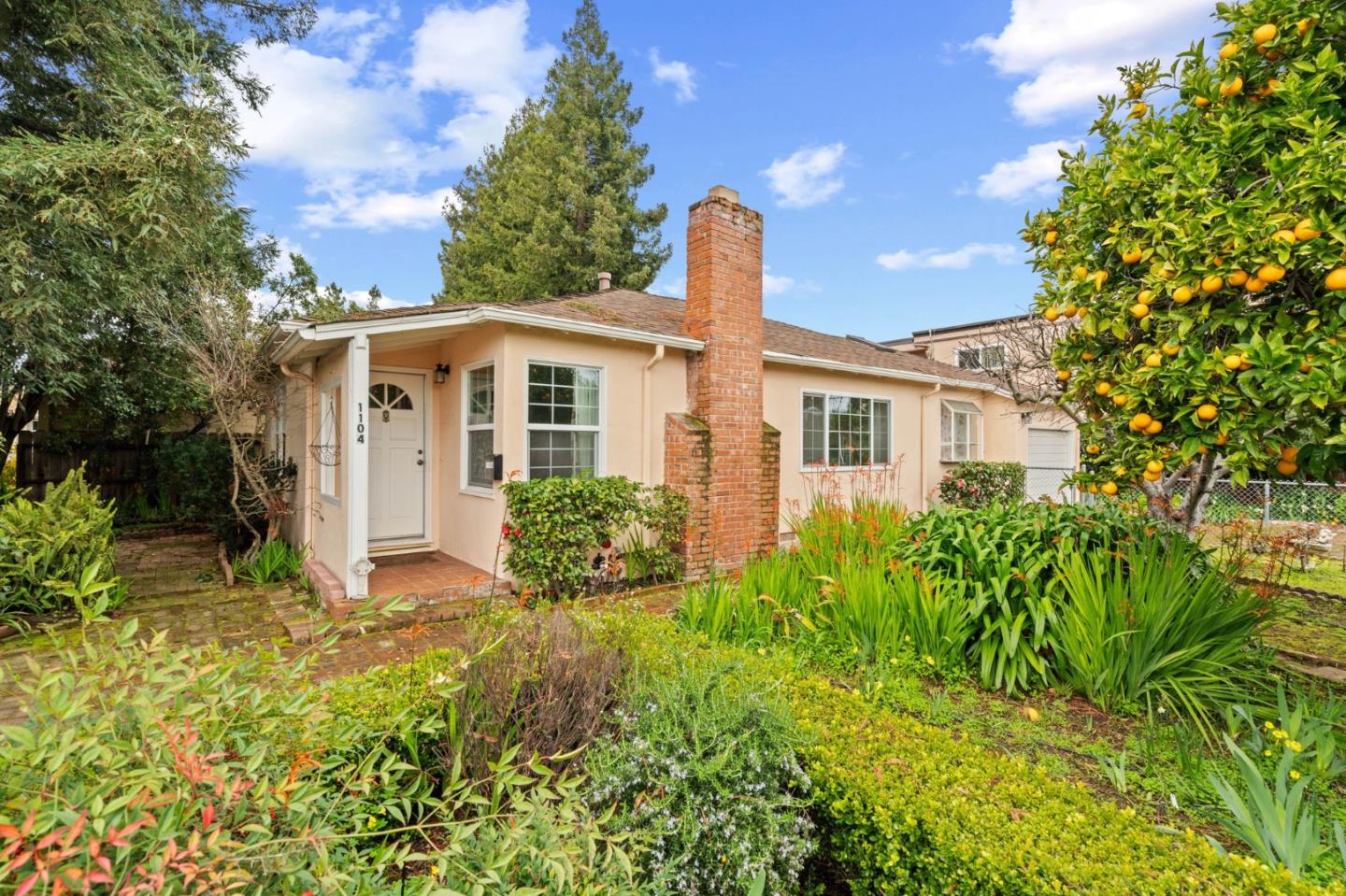 1104 Palm Ave, Redwood City, CA 94061