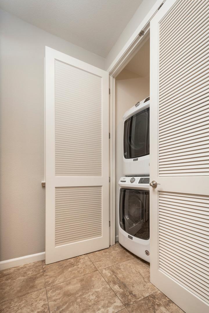 Detail Gallery Image 11 of 32 For 644 Turnbuckle Dr #2001,  Redwood City,  CA 94063 - 2 Beds | 2/1 Baths