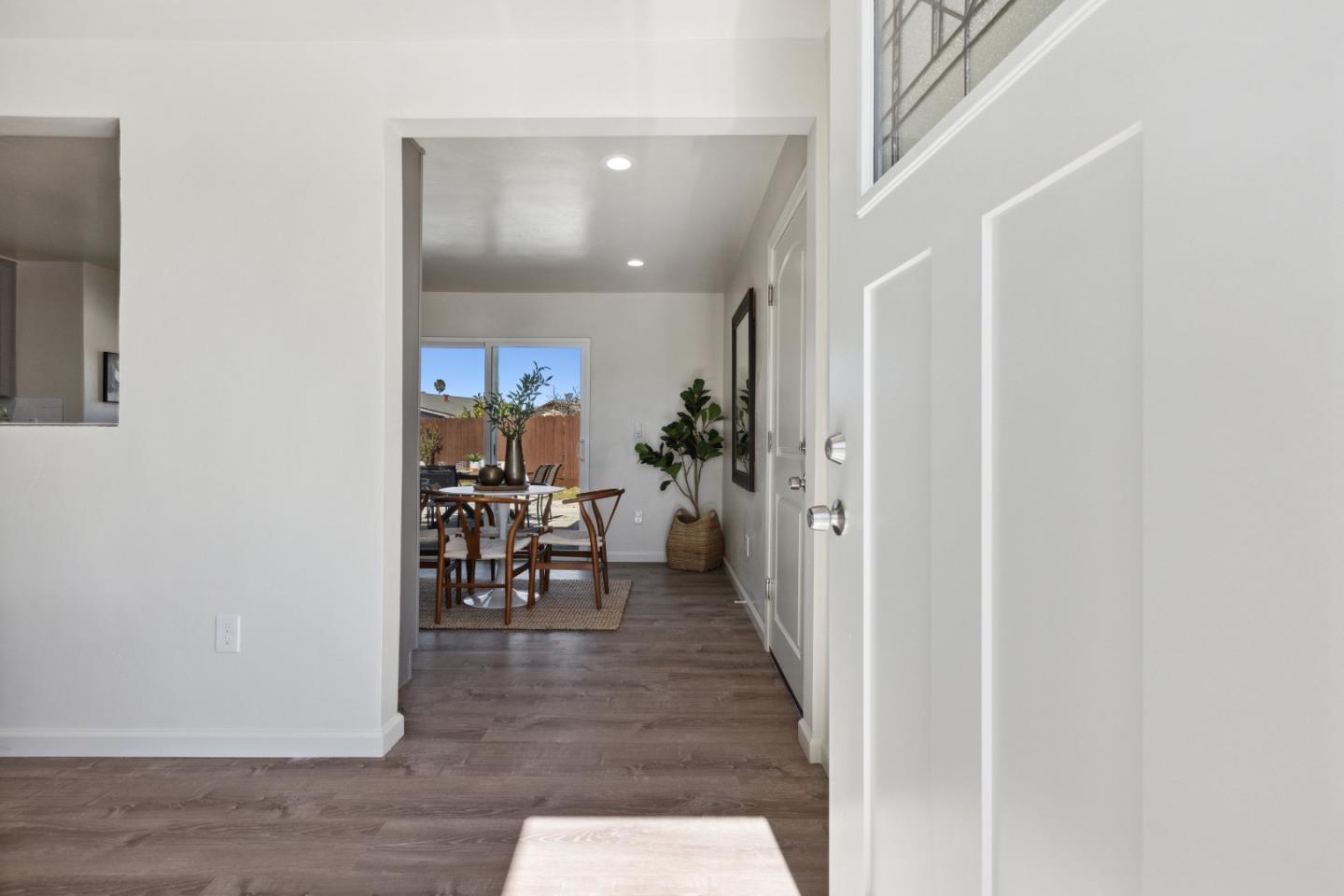 Detail Gallery Image 2 of 34 For 250 Lassen Ct, Hollister,  CA 95023 - 3 Beds | 2 Baths