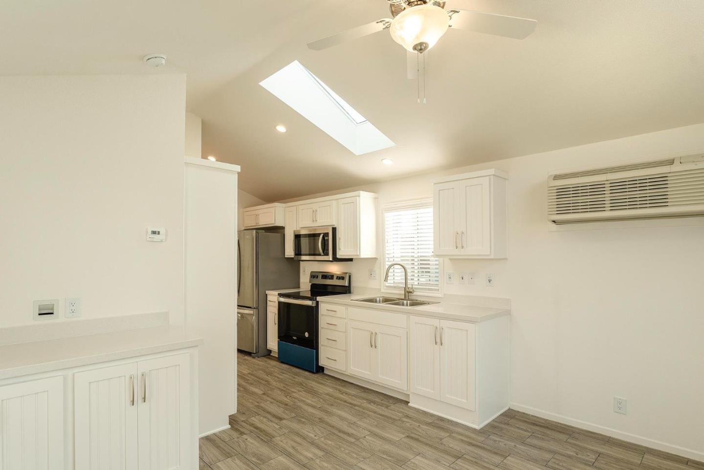 Detail Gallery Image 5 of 15 For 835 Kimball Ave #21,  Seaside,  CA 93955 - 1 Beds | 1 Baths