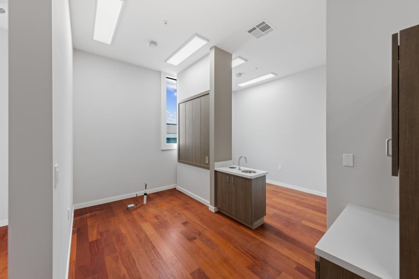 Detail Gallery Image 7 of 12 For 420 Peninsula Ave #2,  San Mateo,  CA 94401 - – Beds | – Baths