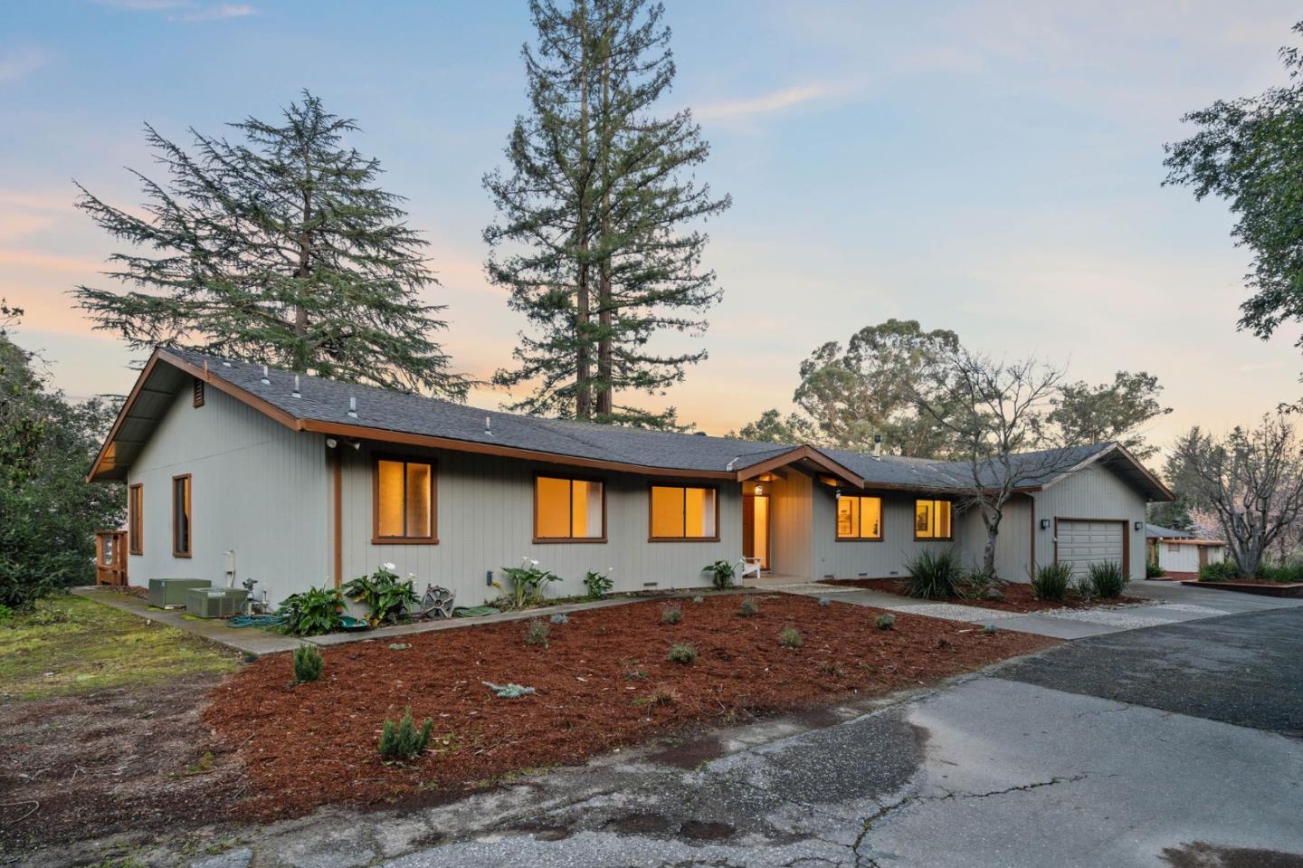 19330 Black Rd, Los Gatos, CA 95033