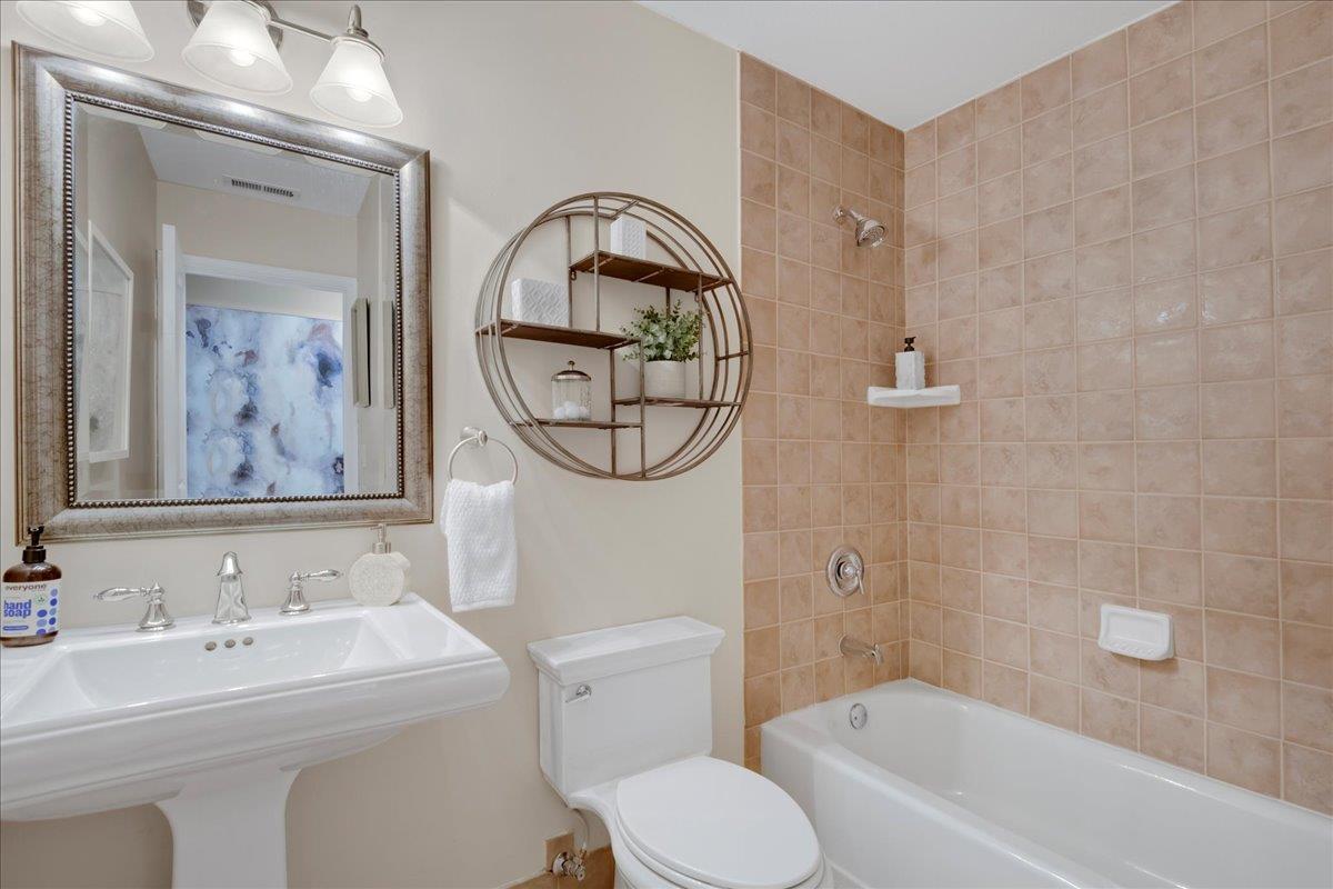 Detail Gallery Image 18 of 35 For 230 Arbor Valley Dr, San Jose,  CA 95119 - 3 Beds | 2 Baths