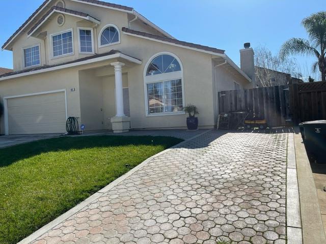 Photo of 1601 Foxwood St in Hollister, CA
