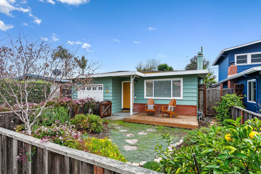 Detail Gallery Image 1 of 1 For 4570 Jewel St, Capitola,  CA 95010 - 2 Beds | 2 Baths