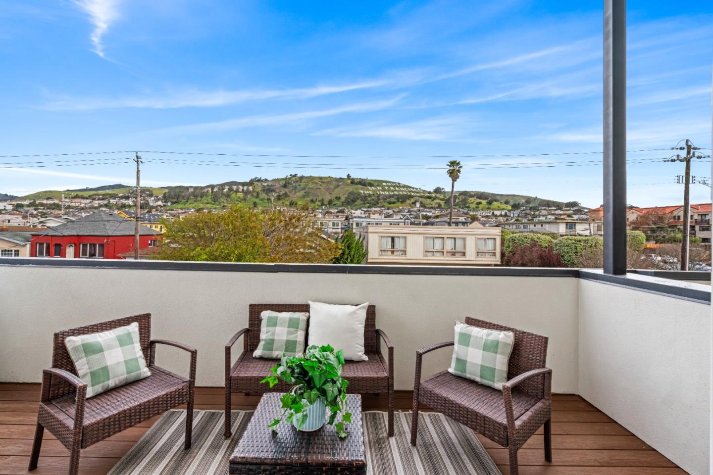 Detail Gallery Image 6 of 38 For 645 Baden Ave #D,  South San Francisco,  CA 94080 - 4 Beds | 3/1 Baths