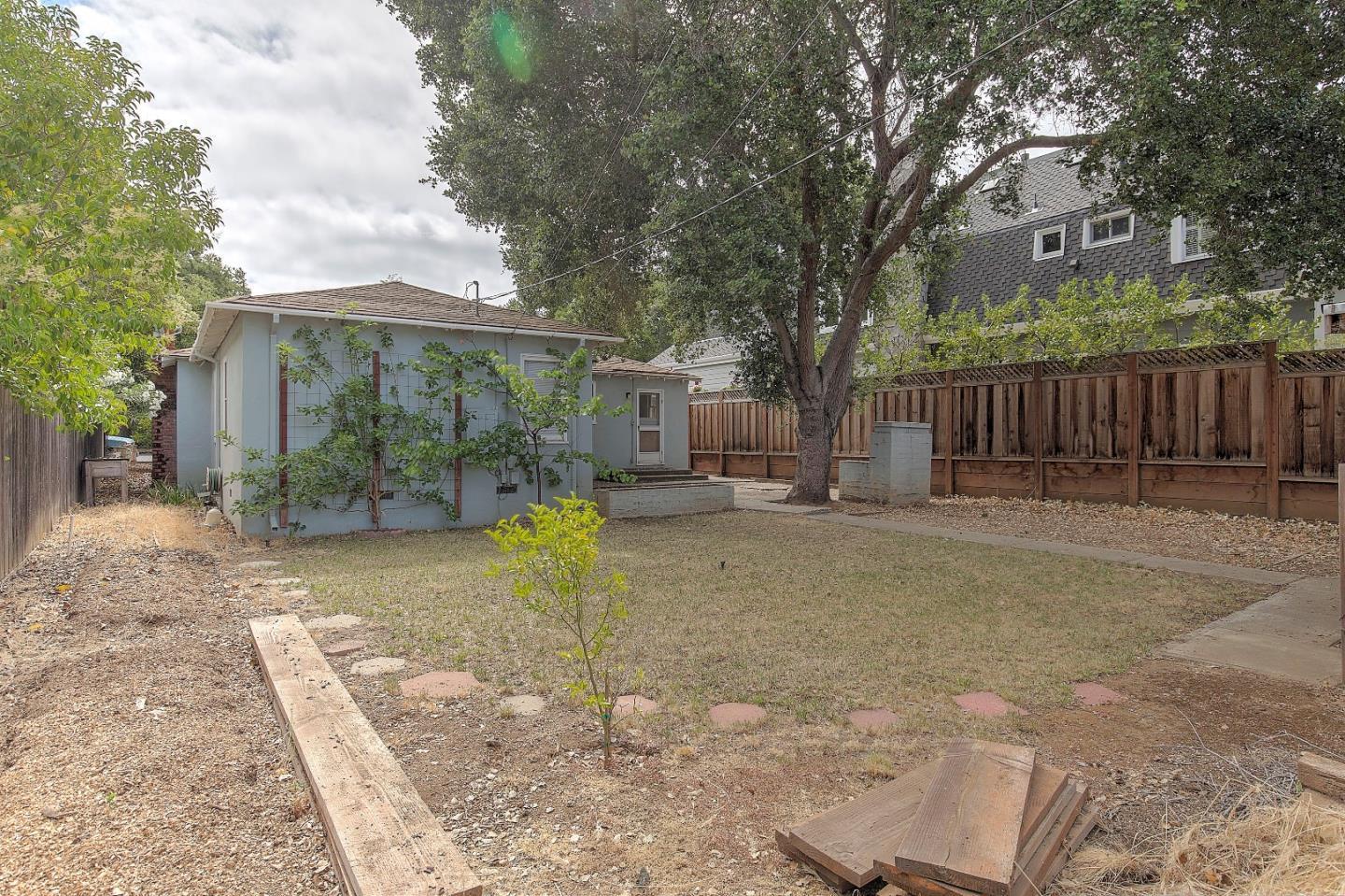 Detail Gallery Image 9 of 14 For 526 Lassen St, Los Altos,  CA 94022 - 2 Beds | 1 Baths