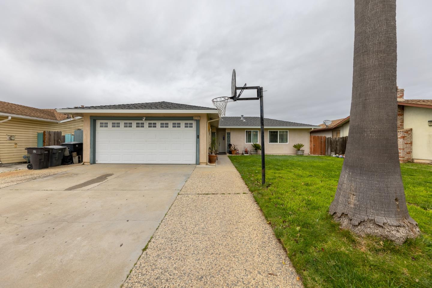Detail Gallery Image 1 of 1 For 1755 Cascade Ct, Salinas,  CA 93906 - 3 Beds | 2 Baths