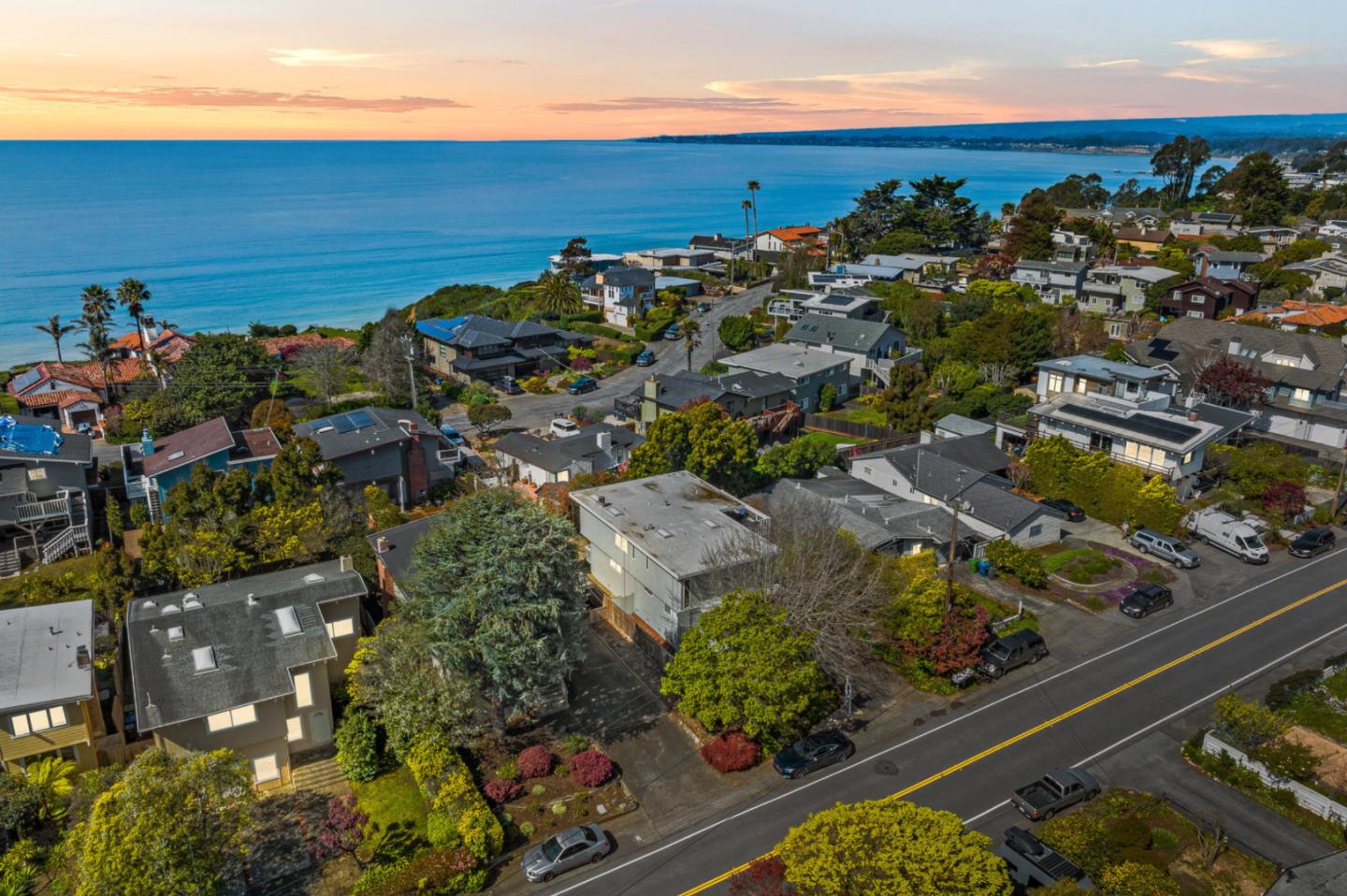 Detail Gallery Image 1 of 41 For 622 Cliff Dr, Aptos,  CA 95003 - 3 Beds | 2 Baths
