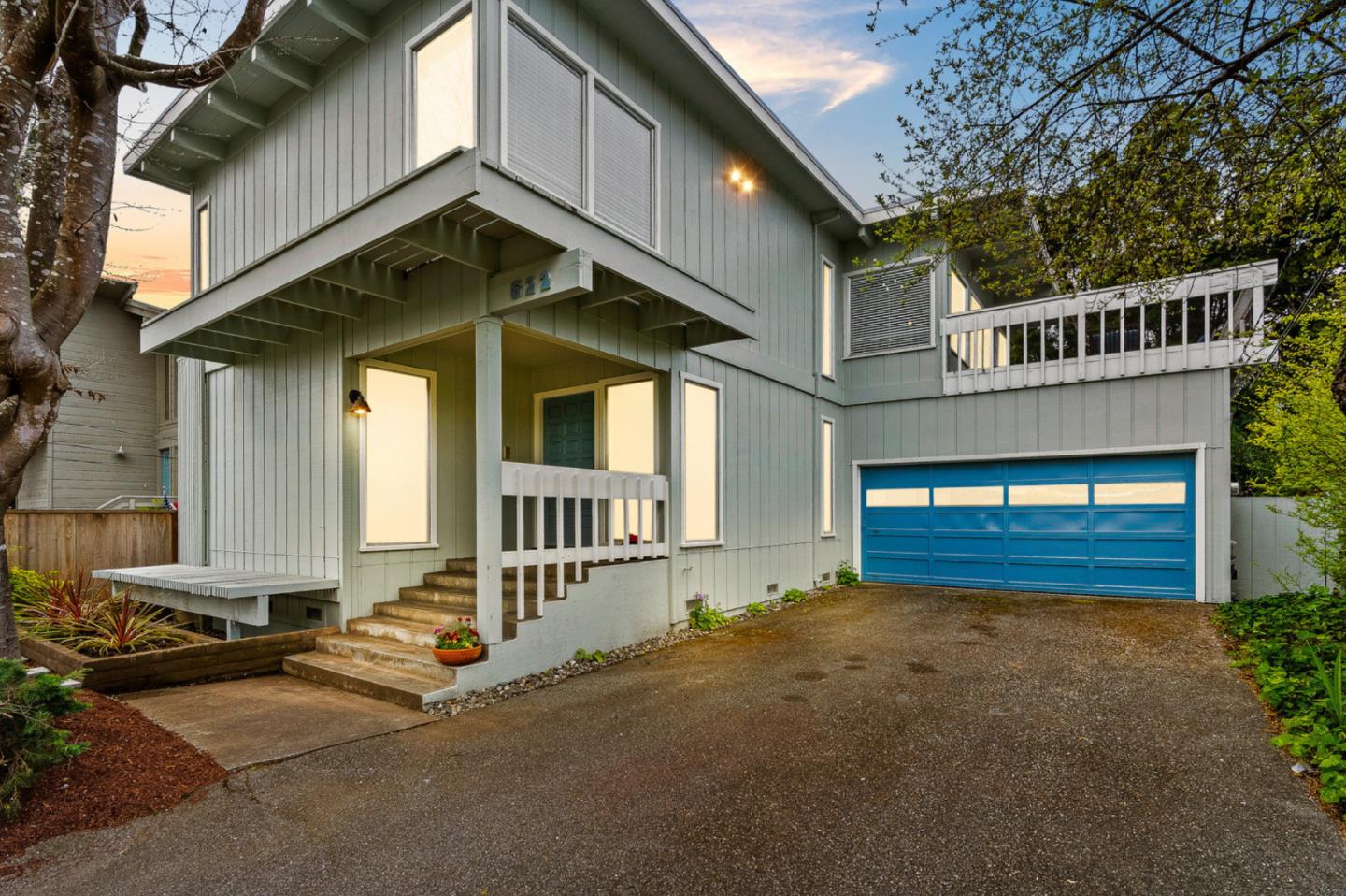 Detail Gallery Image 2 of 41 For 622 Cliff Dr, Aptos,  CA 95003 - 3 Beds | 2 Baths