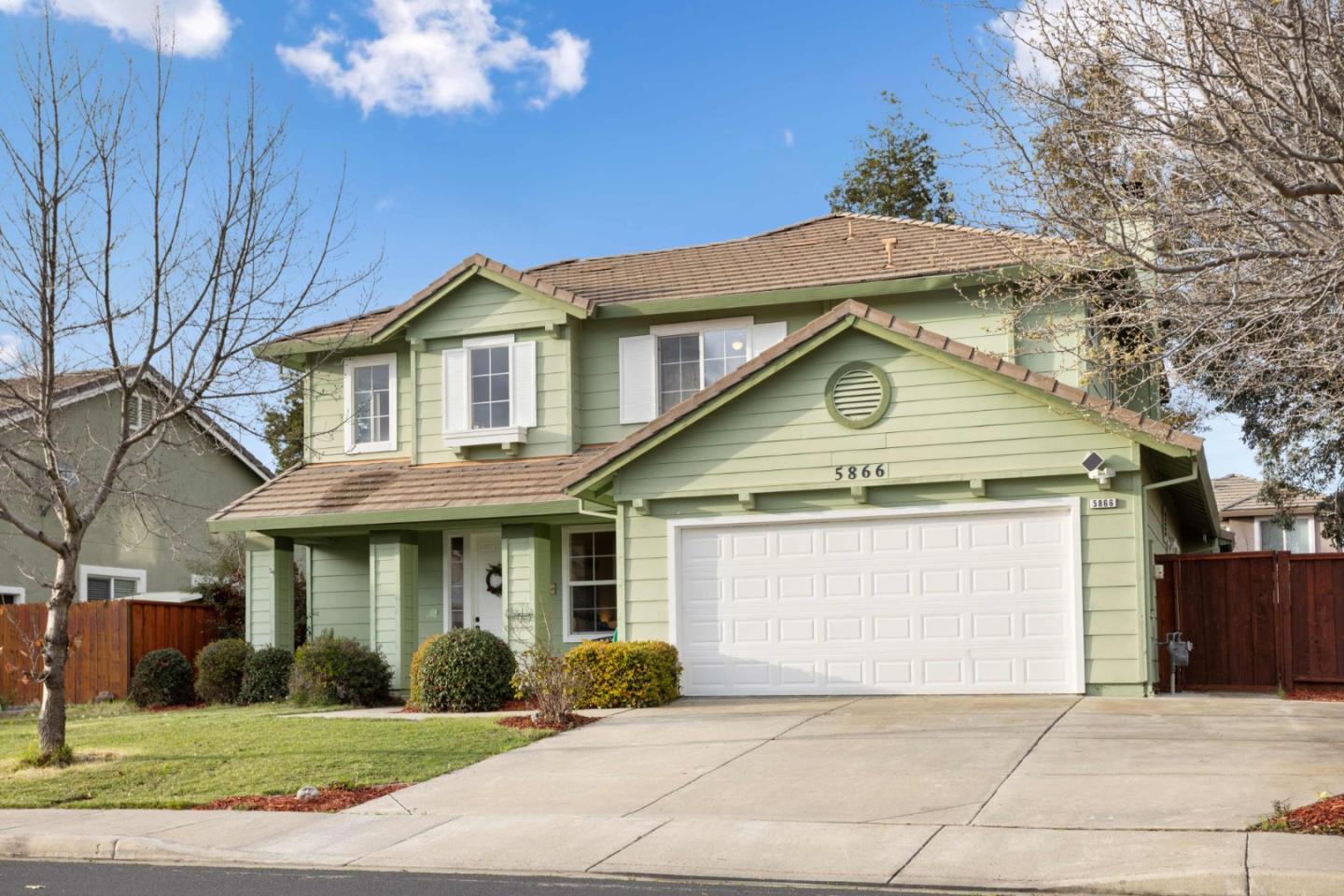 Detail Gallery Image 1 of 1 For 5866 Edelweiss Way, Livermore,  CA 94551 - 4 Beds | 3 Baths