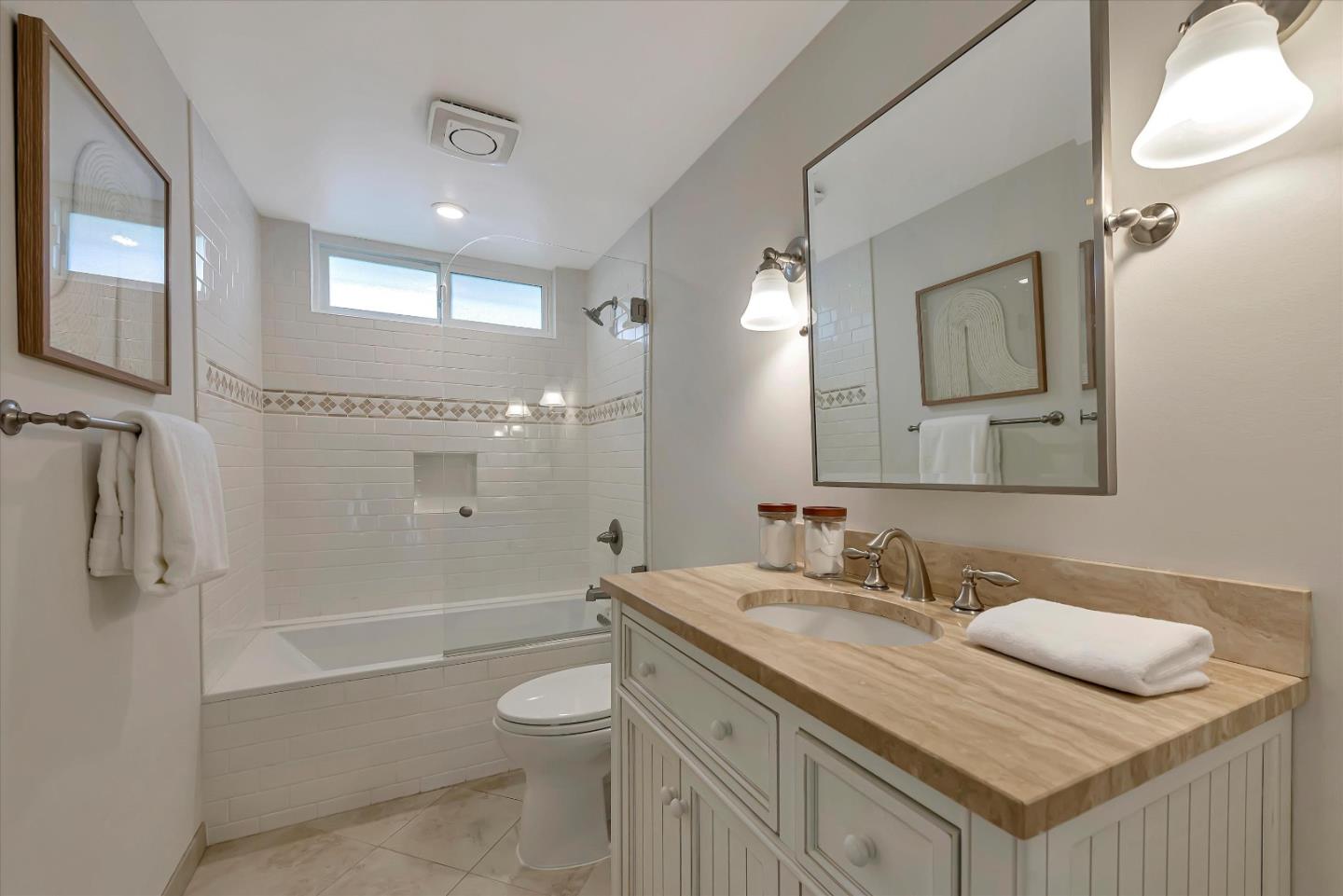 Detail Gallery Image 15 of 21 For 201 Kingsford Ln, Redwood City,  CA 94061 - 3 Beds | 2/1 Baths