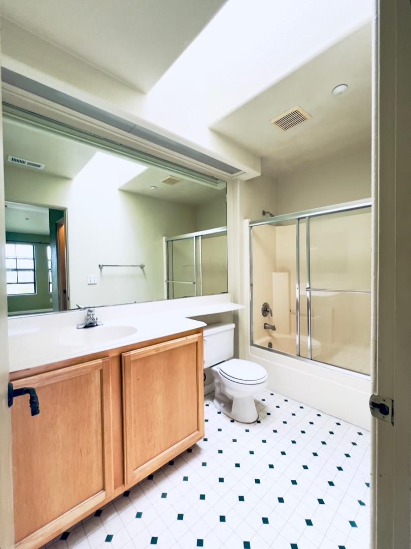 Detail Gallery Image 18 of 21 For 1295 Nogal Dr #B,  Salinas,  CA 93905 - 3 Beds | 2/1 Baths