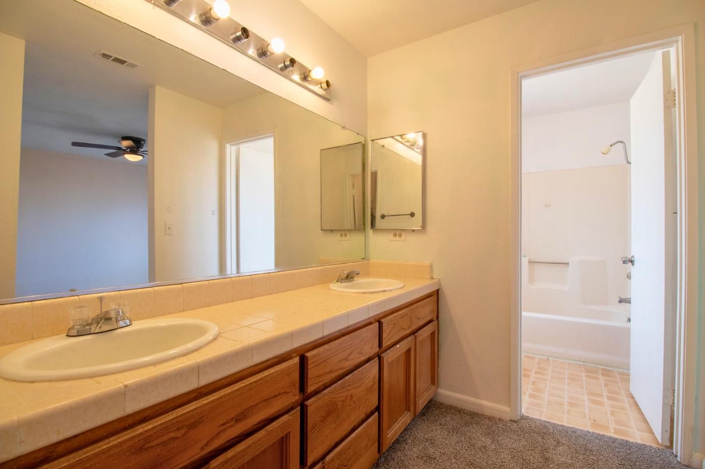 Detail Gallery Image 9 of 22 For 454 Oakwood Dr, Los Banos,  CA 93635 - 4 Beds | 2/1 Baths
