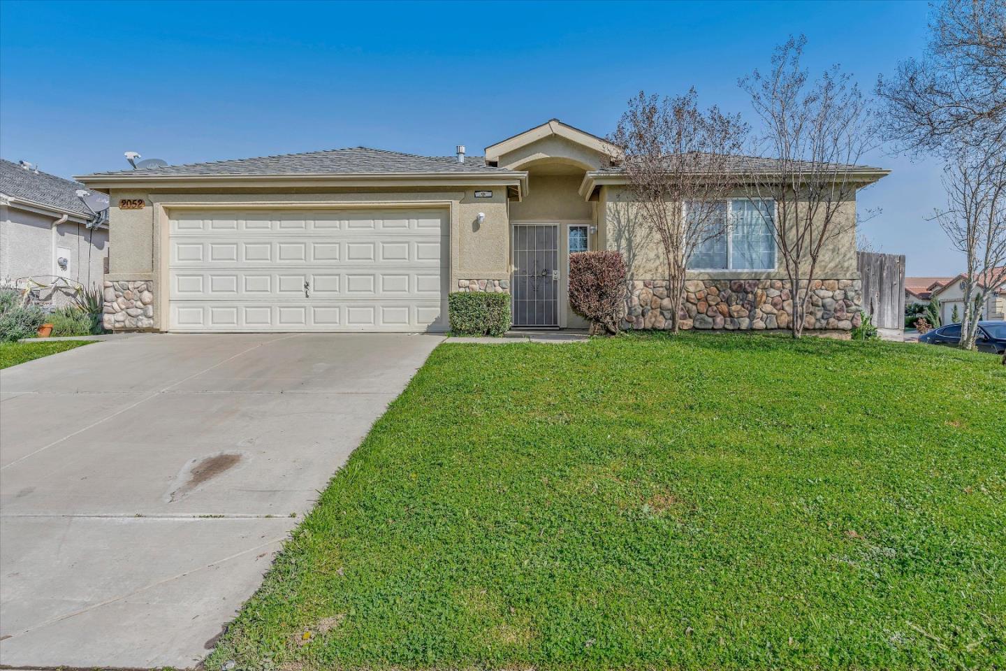 Detail Gallery Image 1 of 38 For 2052 W Solis St, Merced,  CA 95348 - 4 Beds | 2 Baths