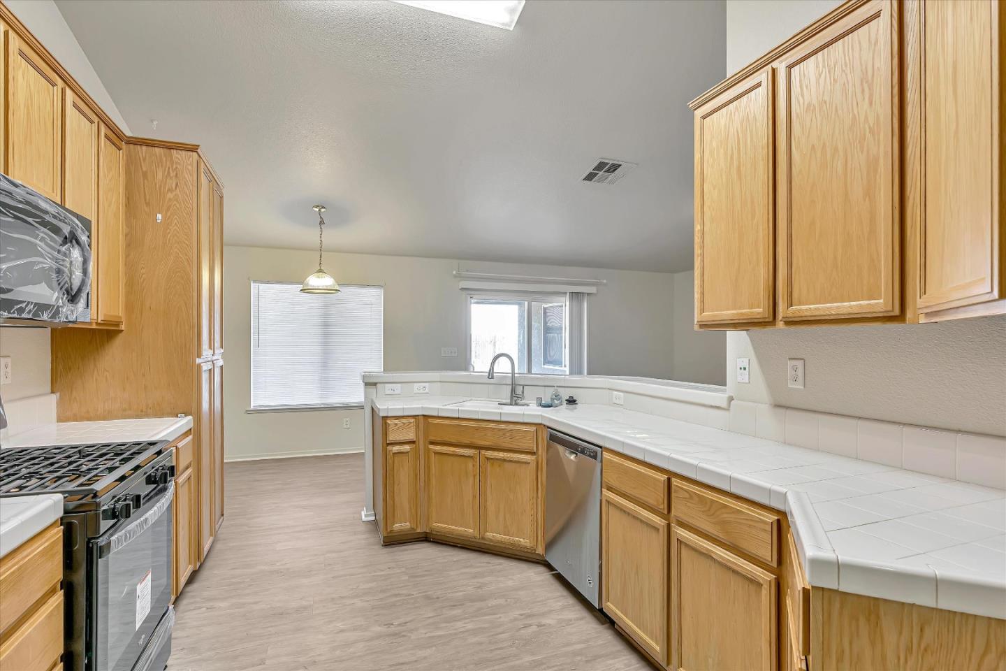 Detail Gallery Image 13 of 38 For 2052 W Solis St, Merced,  CA 95348 - 4 Beds | 2 Baths
