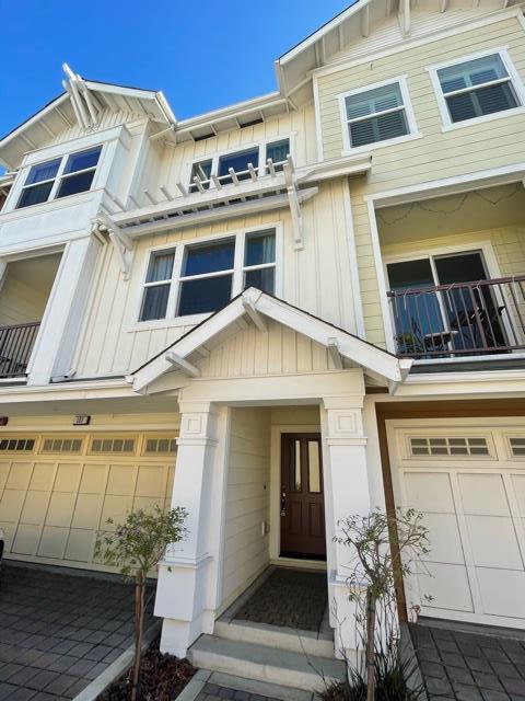 Detail Gallery Image 1 of 28 For 103 N Hummingbird Ln, San Mateo,  CA 94402 - 2 Beds | 2/1 Baths