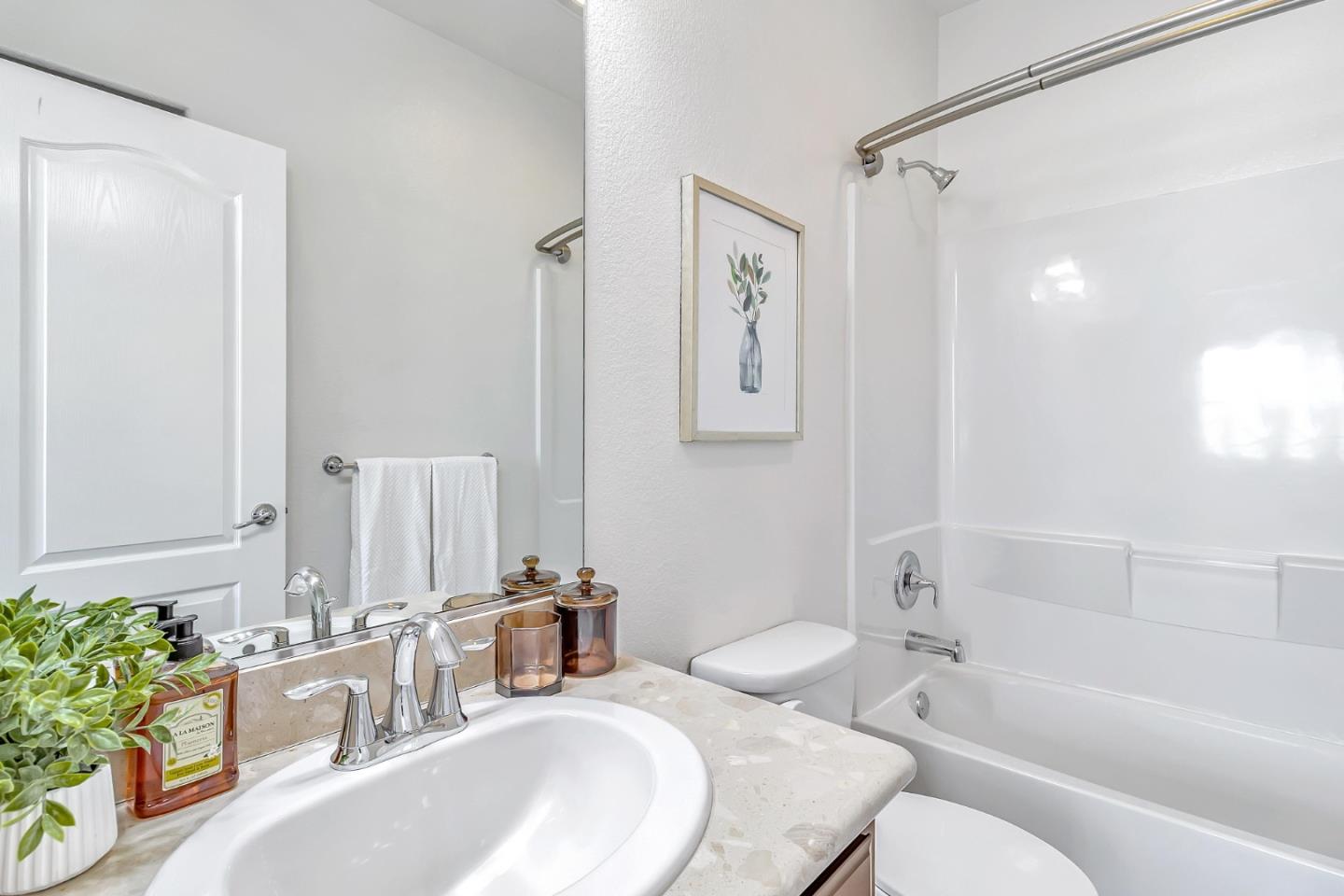 Detail Gallery Image 22 of 28 For 103 N Hummingbird Ln, San Mateo,  CA 94402 - 2 Beds | 2/1 Baths
