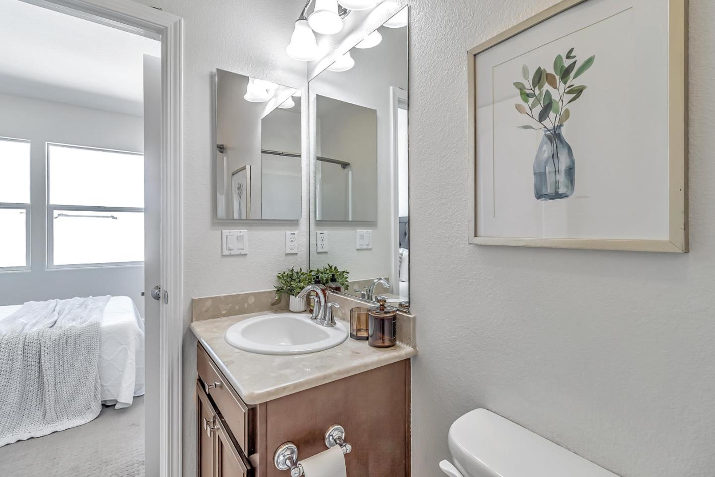 Detail Gallery Image 23 of 28 For 103 N Hummingbird Ln, San Mateo,  CA 94402 - 2 Beds | 2/1 Baths