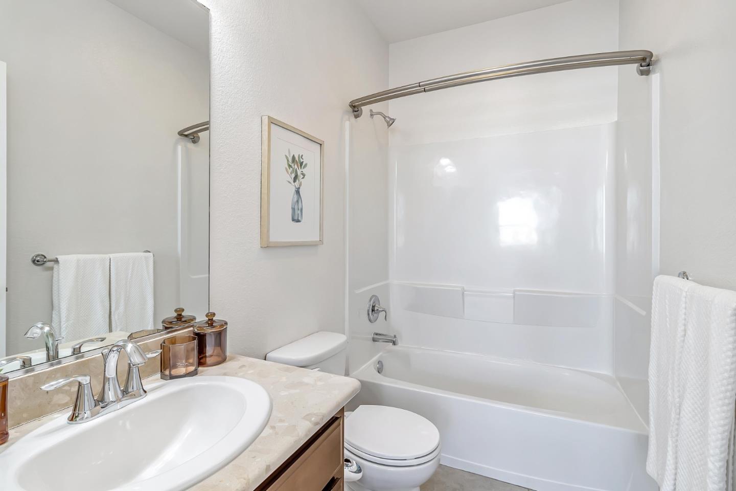 Detail Gallery Image 24 of 28 For 103 N Hummingbird Ln, San Mateo,  CA 94402 - 2 Beds | 2/1 Baths