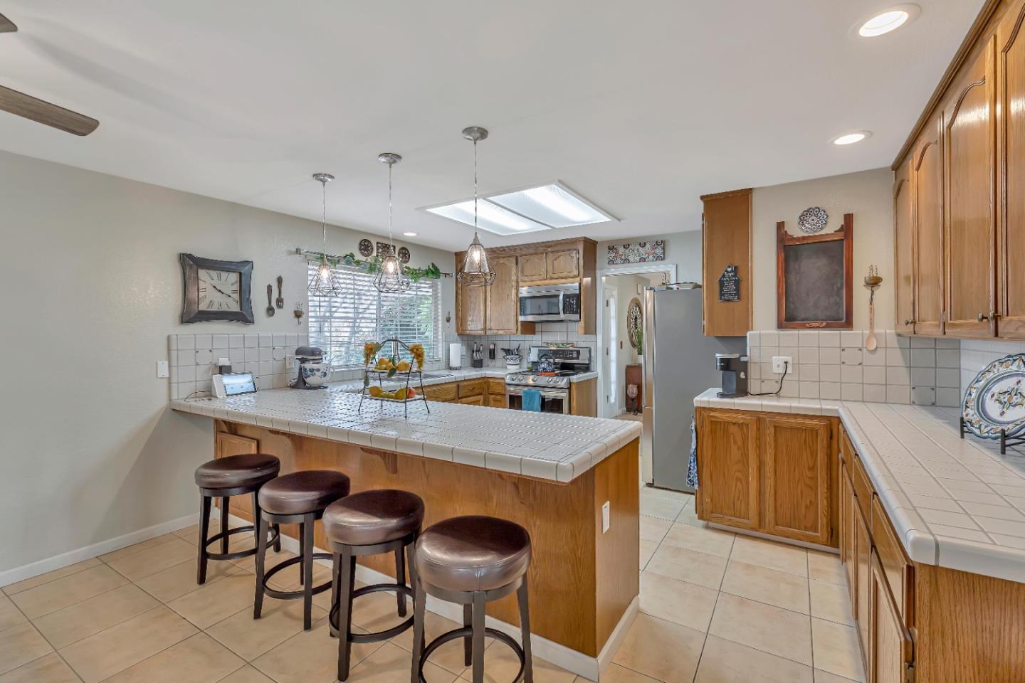 Detail Gallery Image 14 of 53 For 381 Tina Dr, Hollister,  CA 95023 - 3 Beds | 2 Baths
