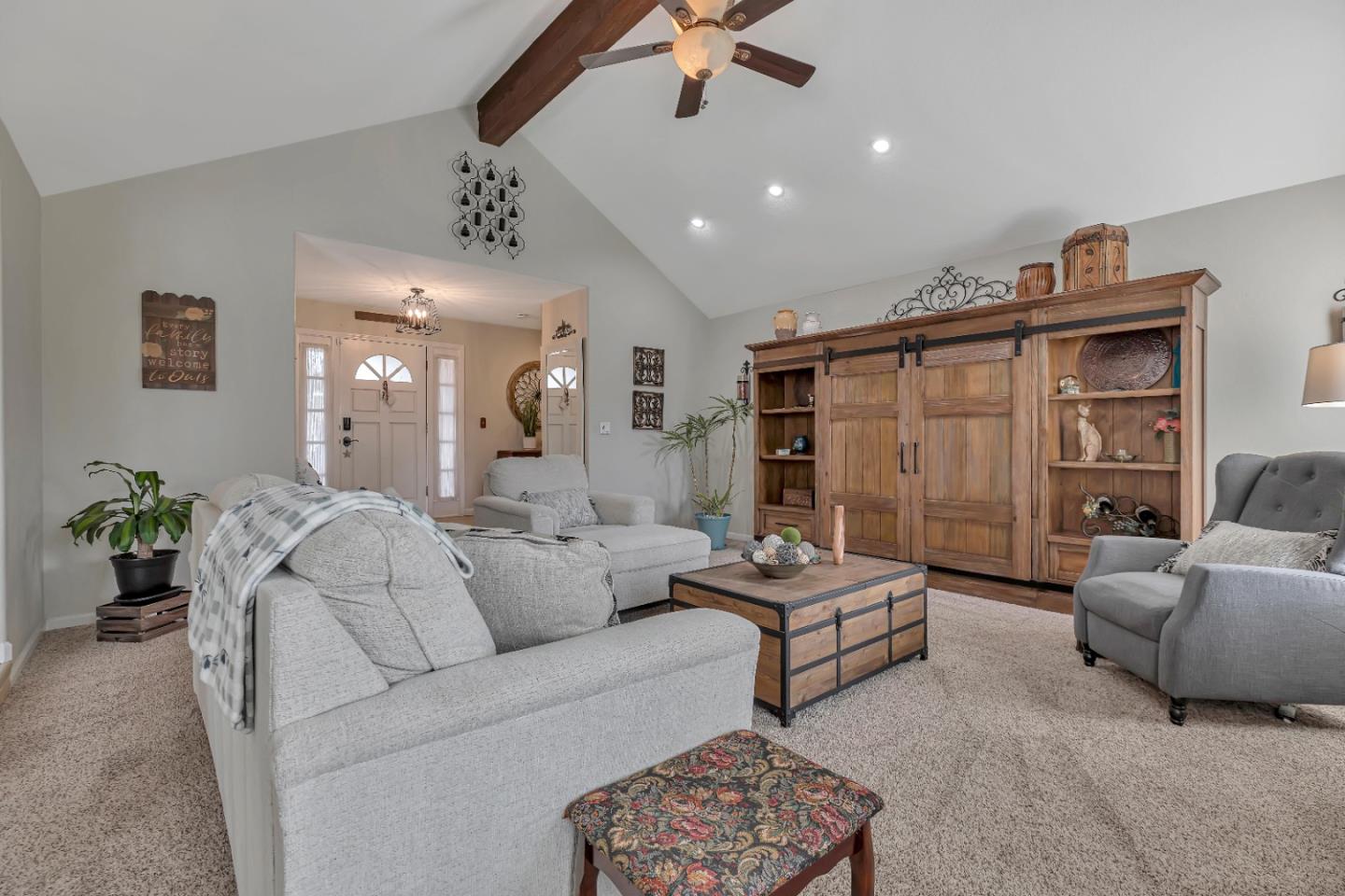 Detail Gallery Image 9 of 53 For 381 Tina Dr, Hollister,  CA 95023 - 3 Beds | 2 Baths