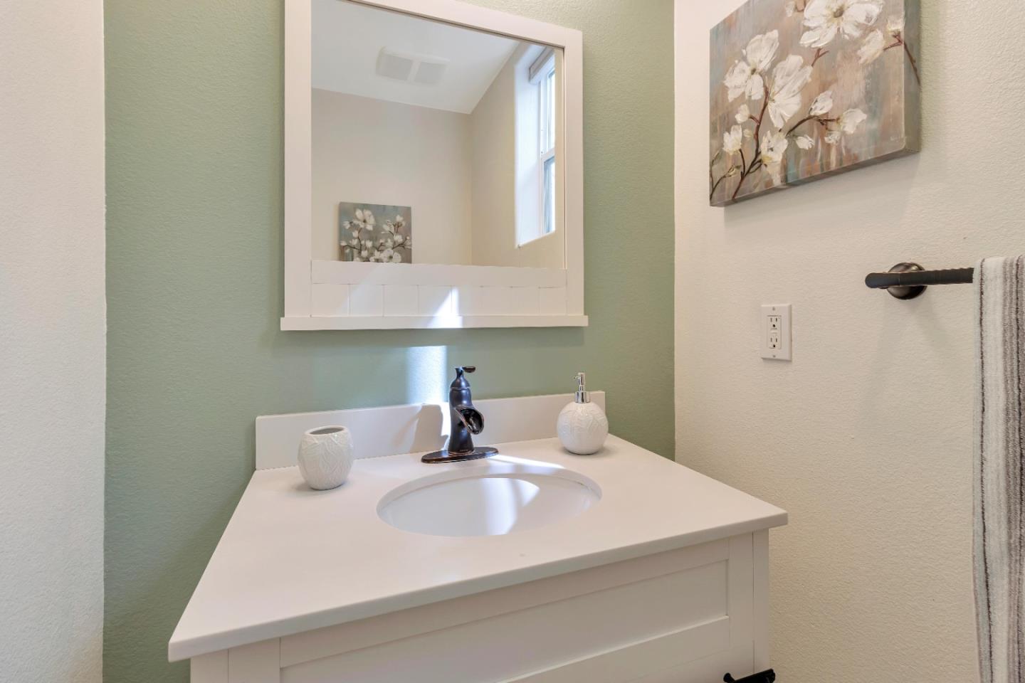 Detail Gallery Image 32 of 37 For 2288 Hendy Ln, San Jose,  CA 95124 - 3 Beds | 2/1 Baths