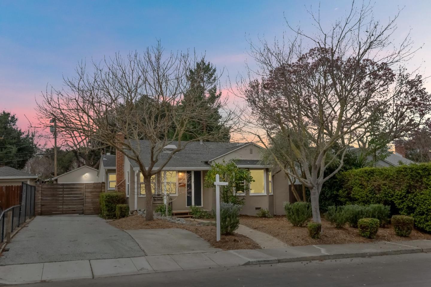 Detail Gallery Image 1 of 1 For 1039 Henderson Ave, Menlo Park,  CA 94025 - 2 Beds | 1 Baths