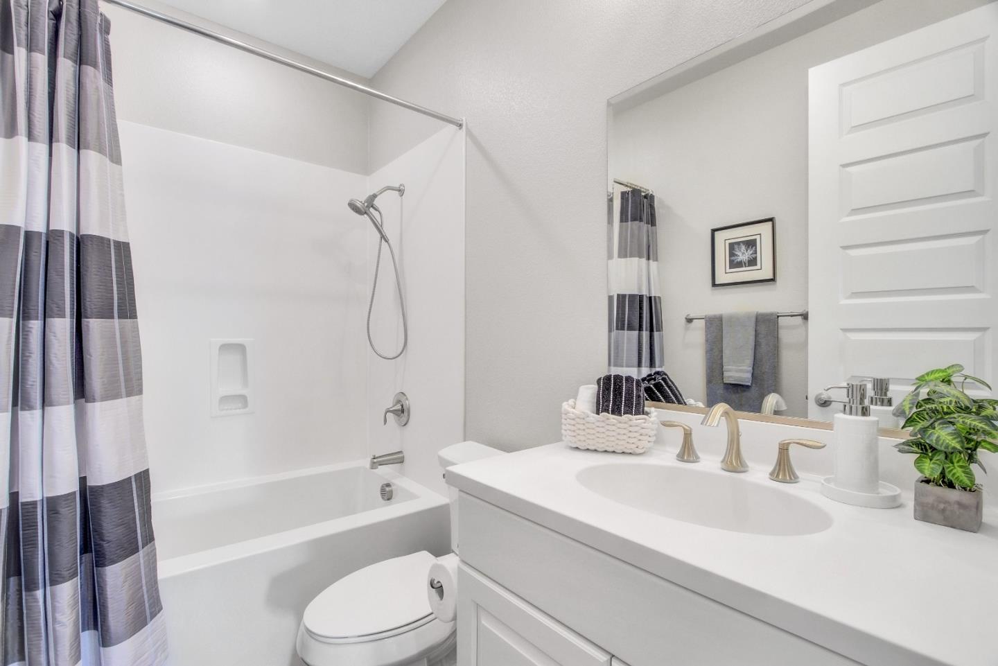 Detail Gallery Image 22 of 34 For 609 El Camino Real, Redwood City,  CA 94063 - 2 Beds | 2 Baths