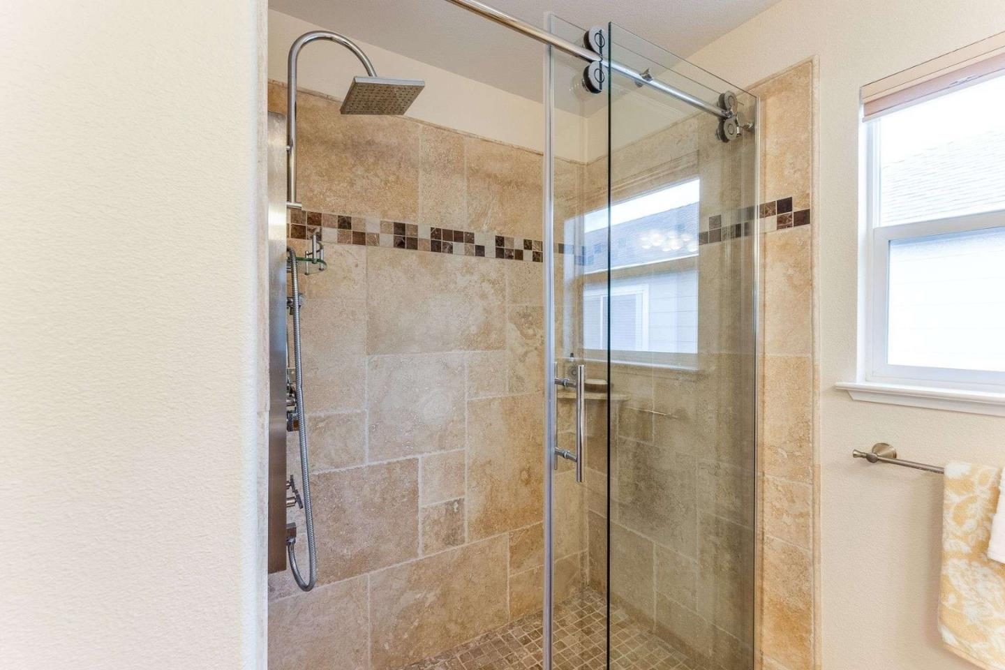 Detail Gallery Image 35 of 51 For 944 Baines St, East Palo Alto,  CA 94303 - 4 Beds | 2/1 Baths