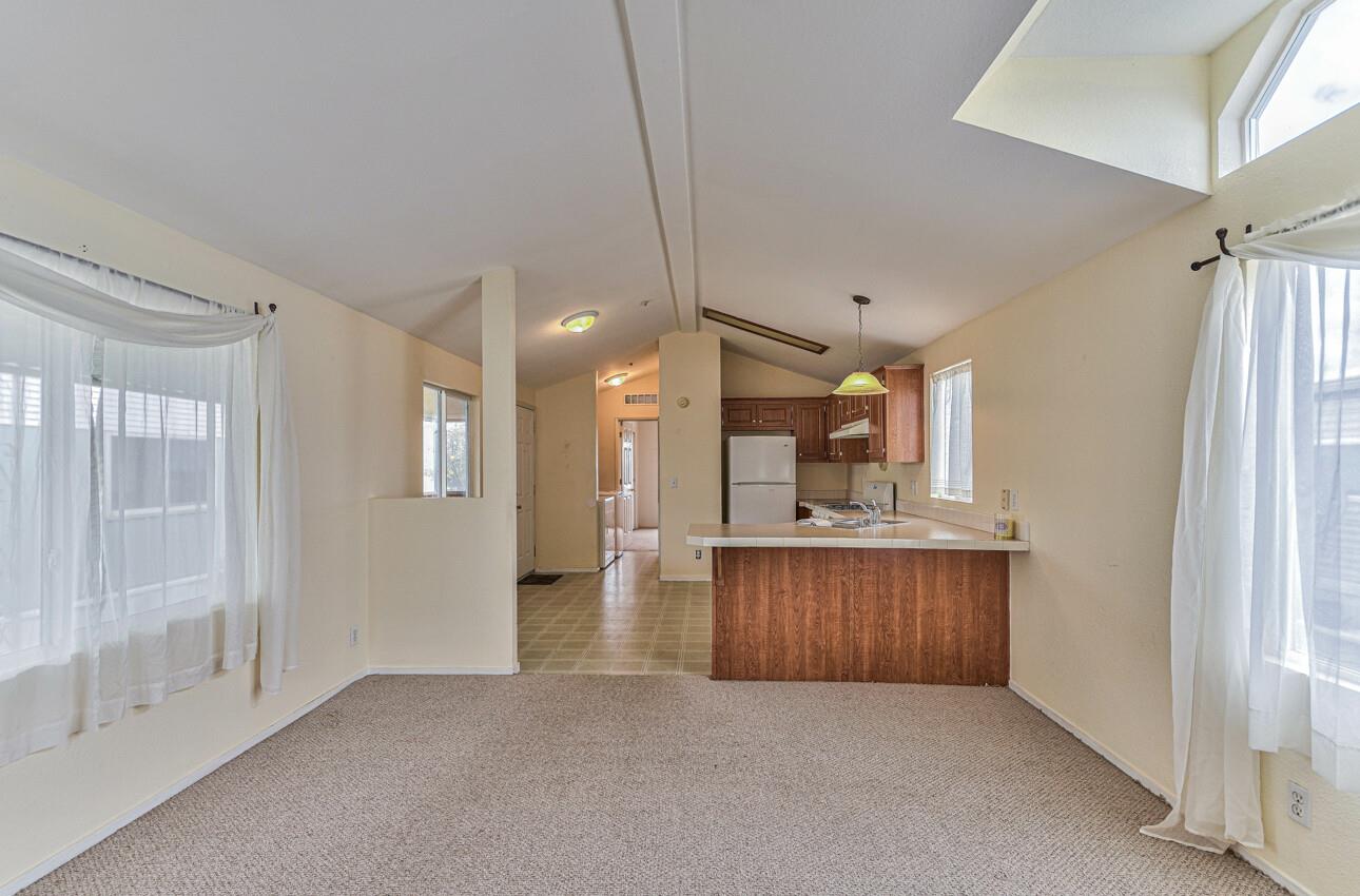 Detail Gallery Image 11 of 28 For 12350 Christensen Road #111,  Salinas,  CA 93907 - 2 Beds | 1 Baths