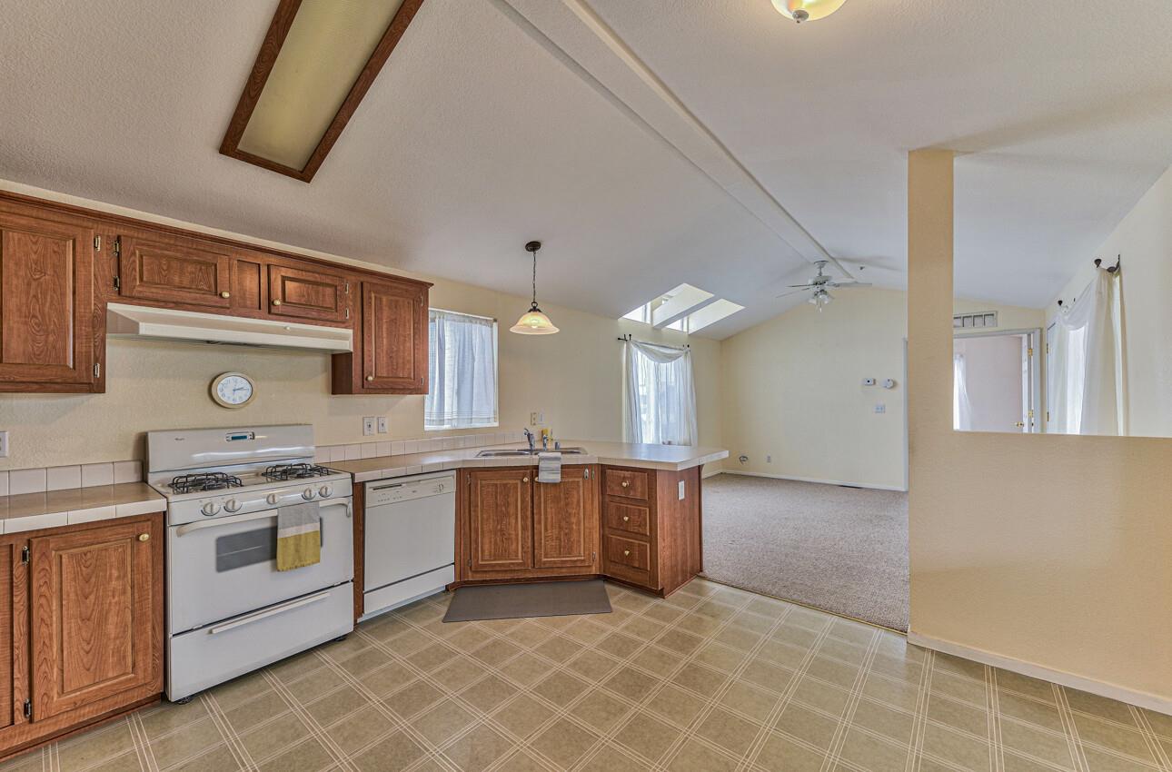 Detail Gallery Image 12 of 28 For 12350 Christensen Road #111,  Salinas,  CA 93907 - 2 Beds | 1 Baths