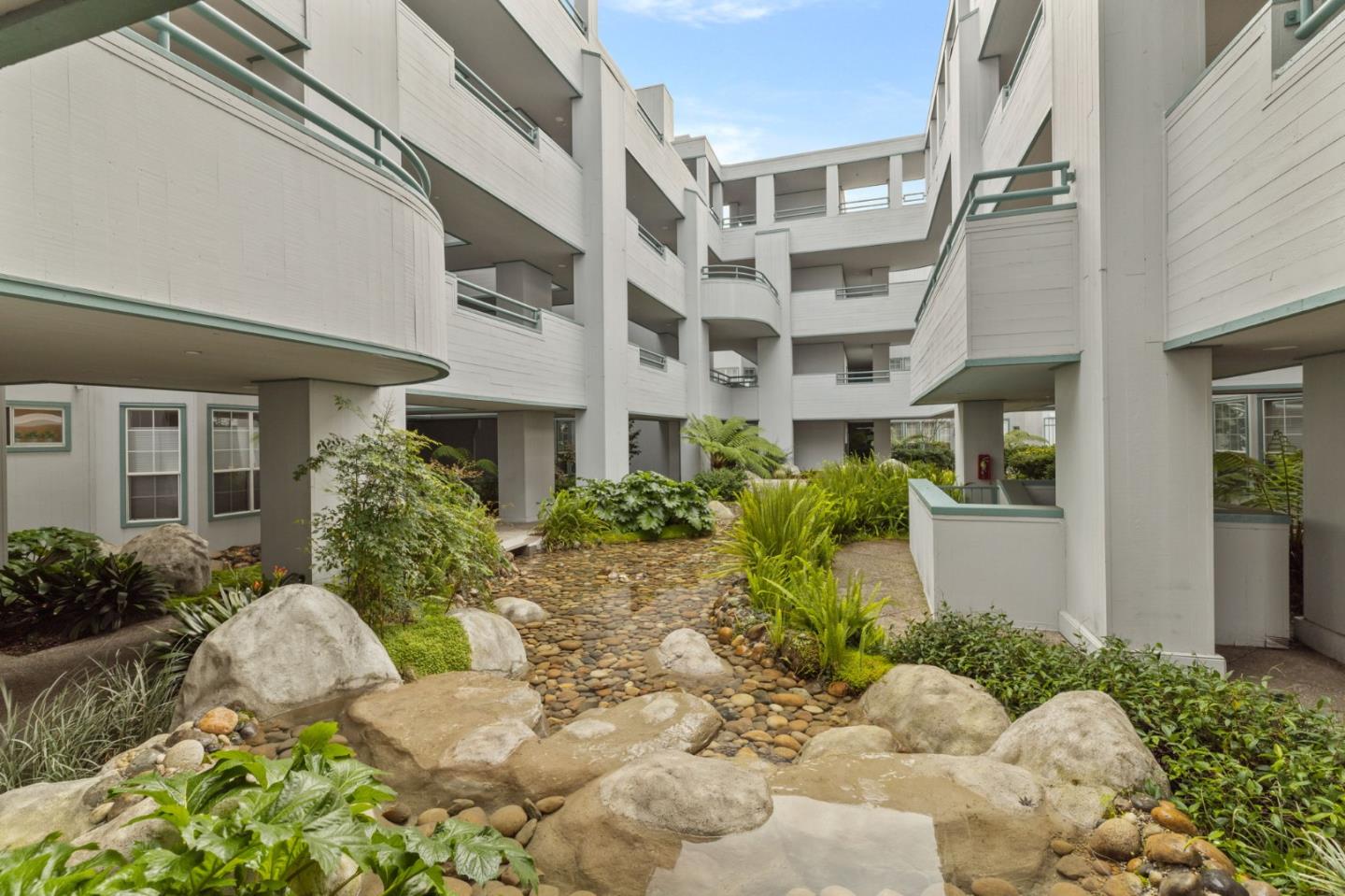 Detail Gallery Image 3 of 24 For 720 Promontory Point Ln #2305,  Foster City,  CA 94404 - 2 Beds | 2/1 Baths