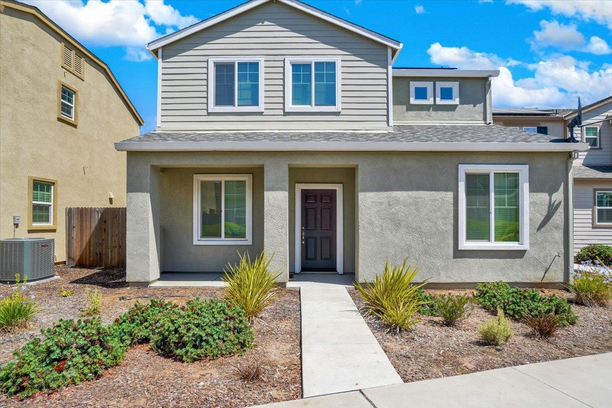 Detail Gallery Image 1 of 1 For 8136 Emmy Willow Ln, Sacramento,  CA 95828 - 3 Beds | 2/1 Baths