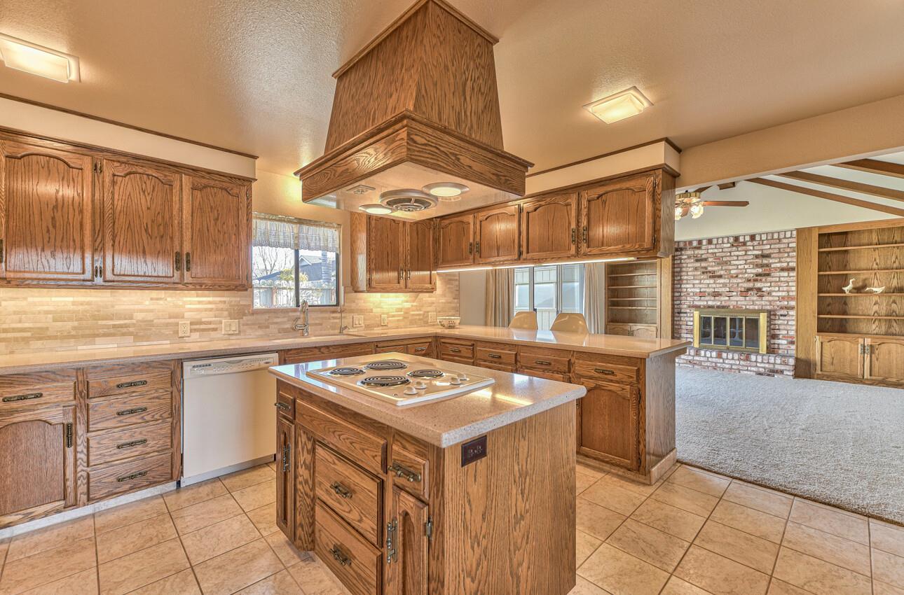 Detail Gallery Image 10 of 33 For 1034 Kentfield Dr, Salinas,  CA 93901 - 3 Beds | 2 Baths
