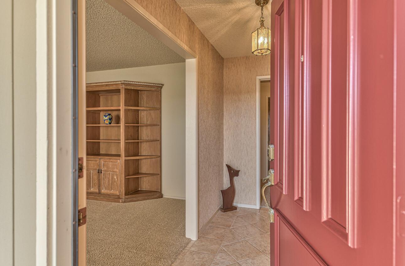 Detail Gallery Image 3 of 33 For 1034 Kentfield Dr, Salinas,  CA 93901 - 3 Beds | 2 Baths
