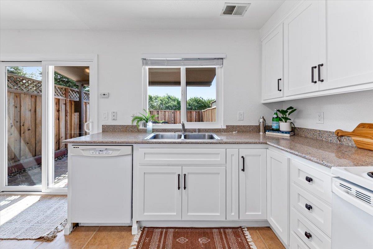 Detail Gallery Image 5 of 25 For 407 Sailfish Dr, Aptos,  CA 95003 - 2 Beds | 1 Baths