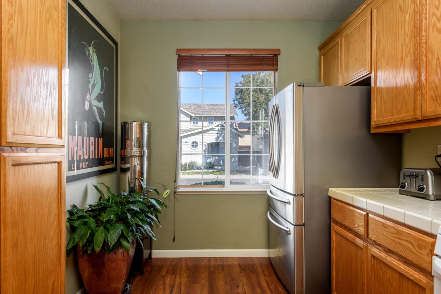 Detail Gallery Image 7 of 23 For 930 Gates St, East Palo Alto,  CA 94303 - 3 Beds | 2/1 Baths