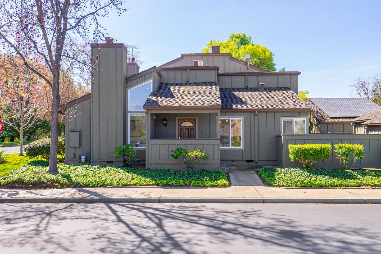 Detail Gallery Image 1 of 1 For 100 Walnut Hill Ct, Los Gatos,  CA 95032 - 2 Beds | 2 Baths