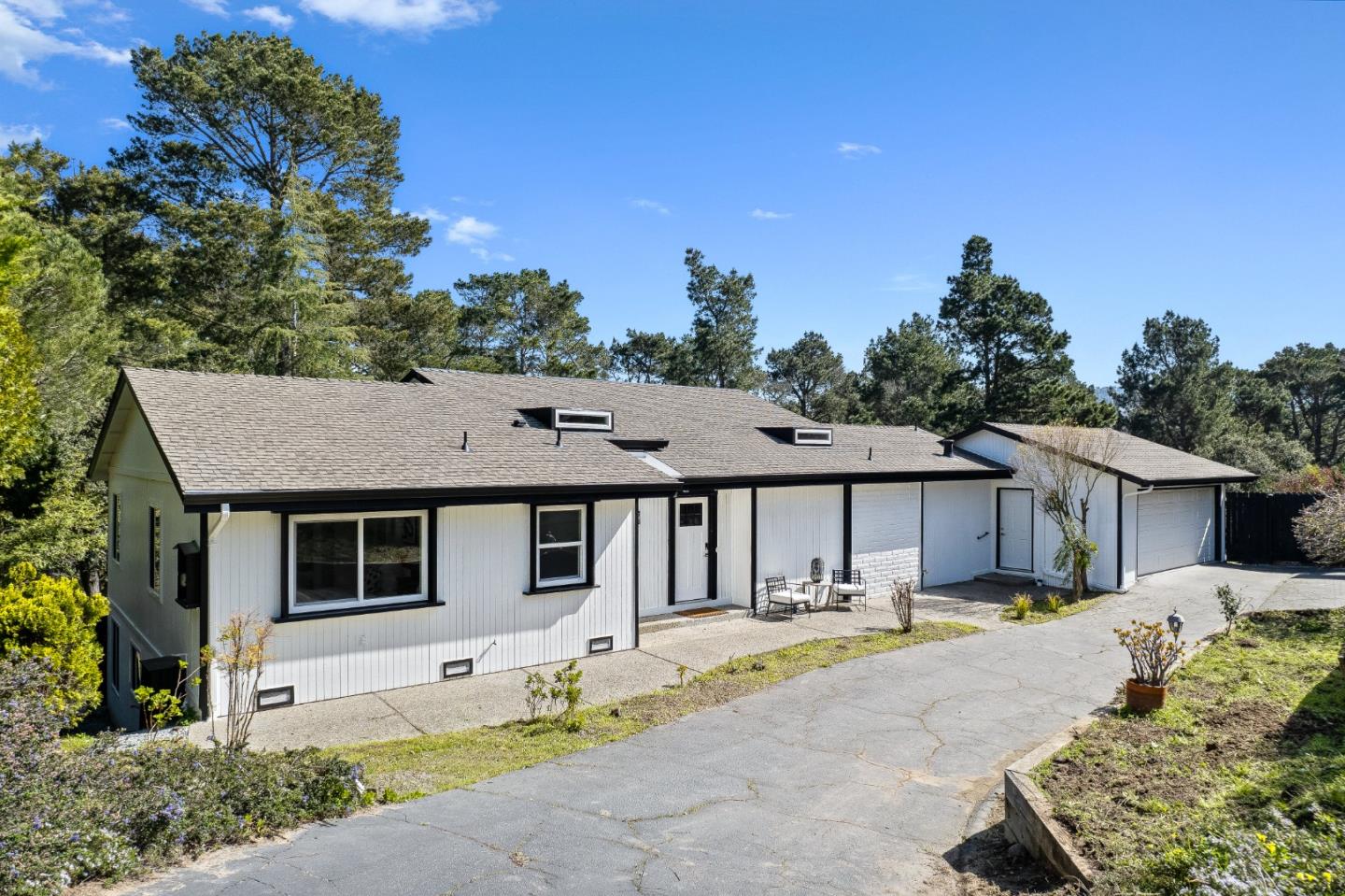 Photo of 4060 Arroyo Trl in Carmel, CA