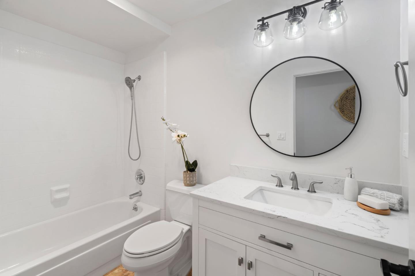 Detail Gallery Image 12 of 26 For 150 W Edith Ave #14,  Los Altos,  CA 94022 - 2 Beds | 2 Baths