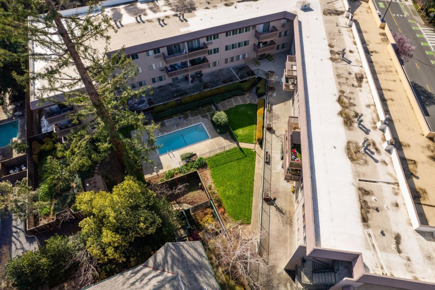 Detail Gallery Image 24 of 26 For 150 W Edith Ave #14,  Los Altos,  CA 94022 - 2 Beds | 2 Baths