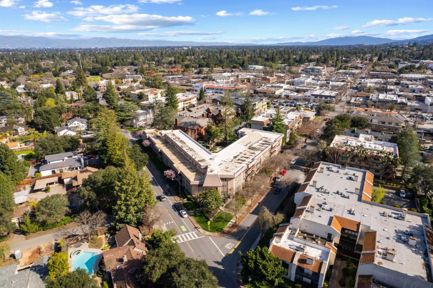 Detail Gallery Image 25 of 26 For 150 W Edith Ave #14,  Los Altos,  CA 94022 - 2 Beds | 2 Baths
